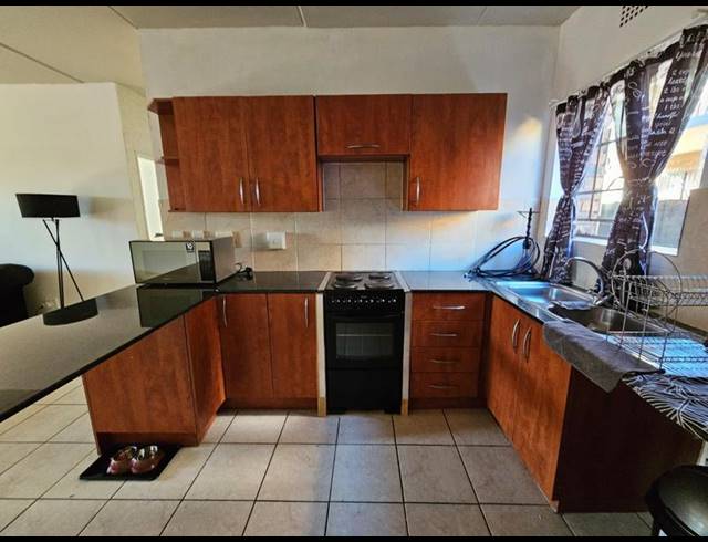 2 BEDROOM PROPERTY TO RENT IN SONNEVELD